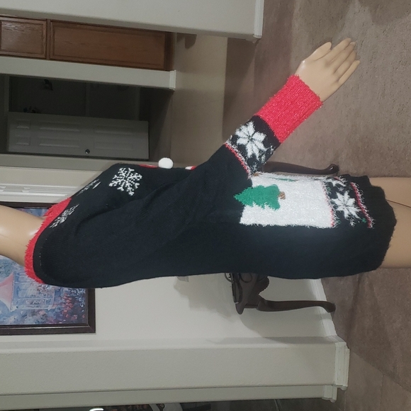 M Bashful Rudolph on a bed of snow in the forest 3d Santa hat long sweater - Picture 4 of 7